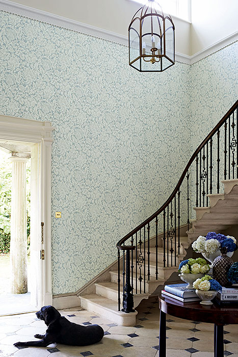 Обои Zoffany Woodville Papers Beauchamp Pale Blue 311325 фото в интерьере